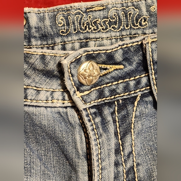 Miss Me Jeans sz. 27.  Waist  32.    CLB - Picture 6 of 9
